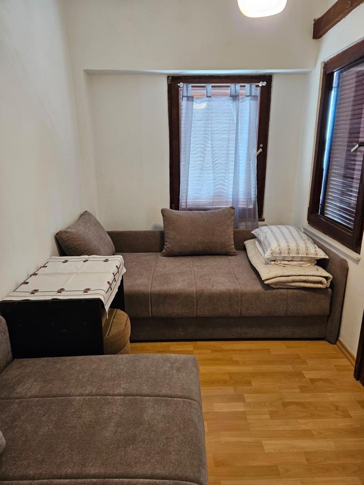Apartments With Swimming Pool 9X4M เซลเซ ภายนอก รูปภาพ